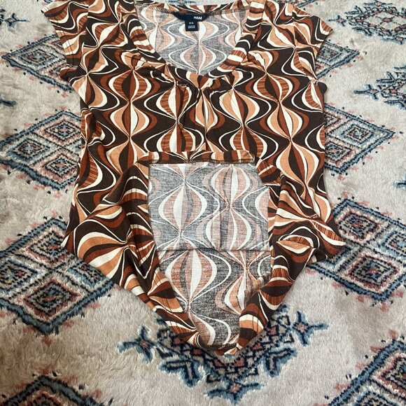 Vintage Retro-Print European V-Neck Cap-Sleeve Tee by H&M (Size XS) - Picture 8 of 16